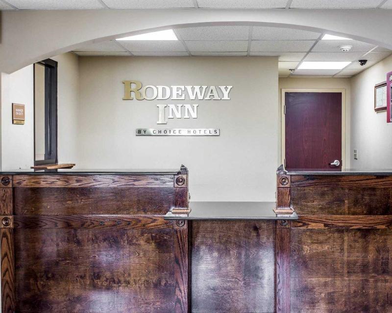 Rodeway Inn Portage Exterior photo