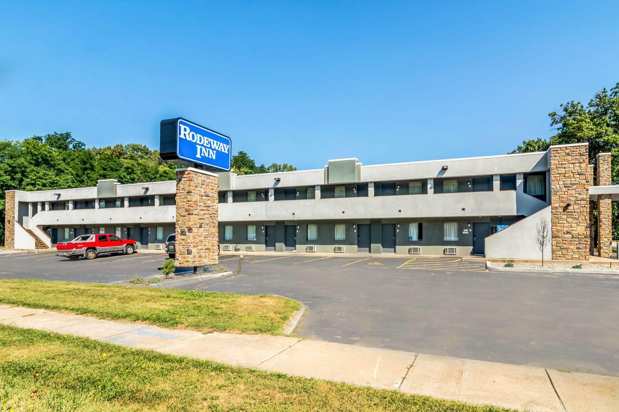Rodeway Inn Portage Exterior photo